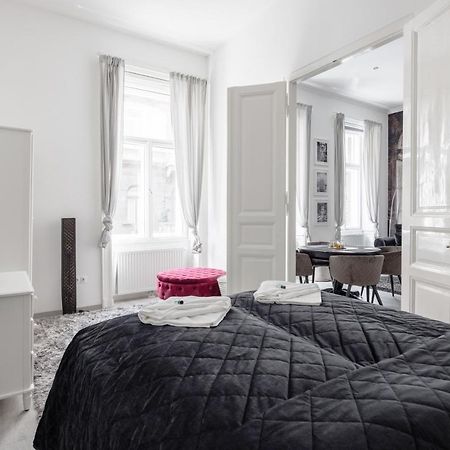 Mystic Dreamy Apartment บูดาเปสต์ ภายนอก รูปภาพ