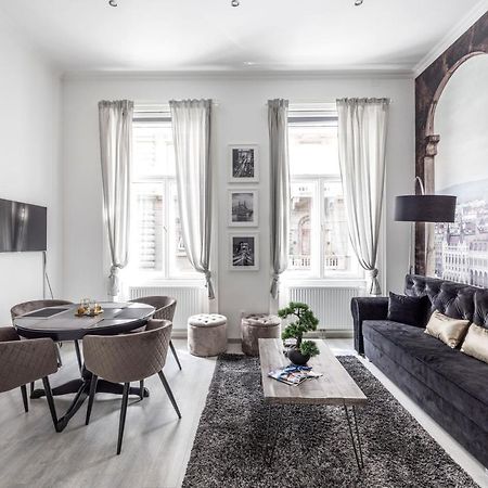 Mystic Dreamy Apartment บูดาเปสต์ ภายนอก รูปภาพ
