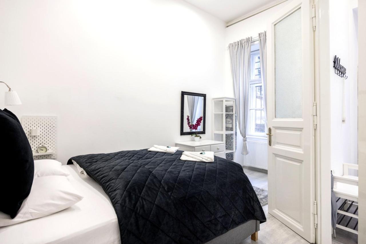 Mystic Dreamy Apartment บูดาเปสต์ ภายนอก รูปภาพ