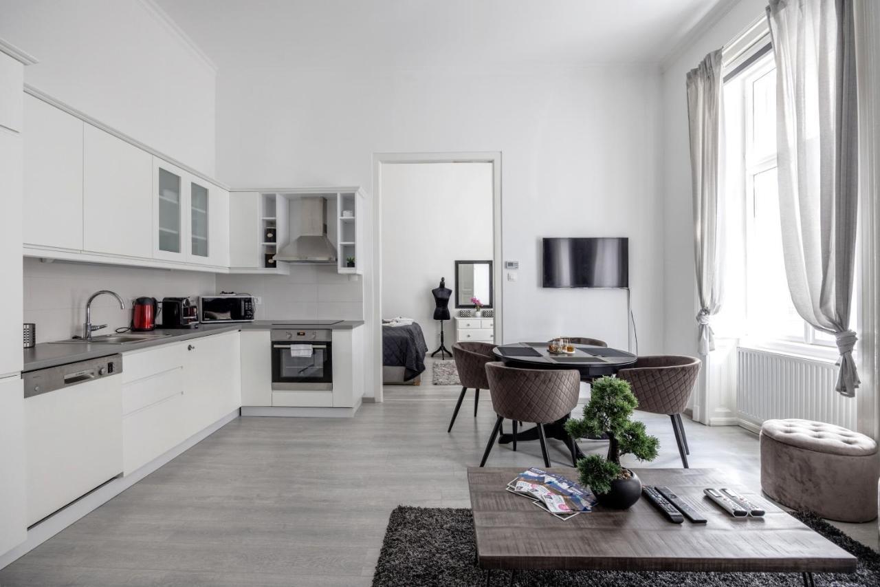Mystic Dreamy Apartment บูดาเปสต์ ภายนอก รูปภาพ